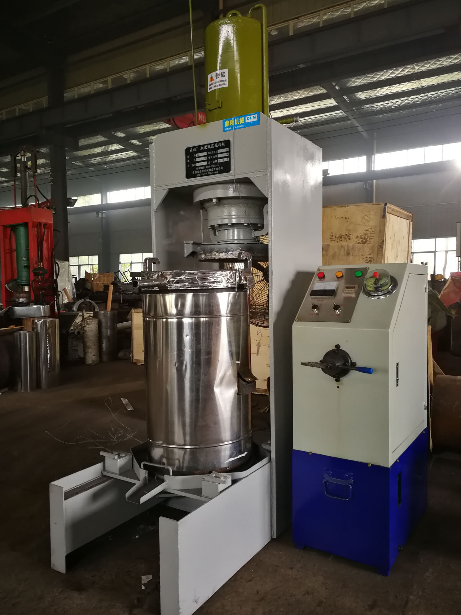 不銹鋼超高壓立式液壓壓榨機，果汁壓榨機，果渣壓榨機，藥材壓榨，油渣處理，白土壓榨